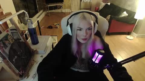 stage Kylie Sinner  brand CLITBAIT online show from February 2, 1:45 am