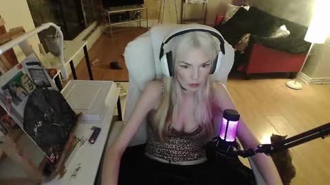 stage Kylie Sinner  brand CLITBAIT online show from February 2, 4:48 am