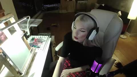 stage Kylie Sinner  brand CLITBAIT online show from February 2, 10:49 pm