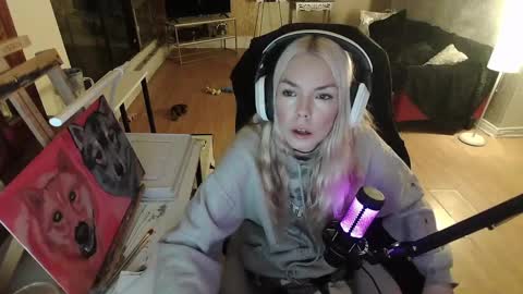 stage Kylie Sinner  brand CLITBAIT online show from February 5, 6:46 am