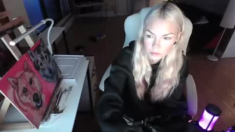 stage Kylie Sinner  brand CLITBAIT online show from February 6, 10:59 am