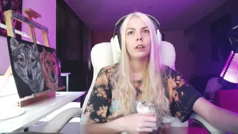 stage Kylie Sinner  brand CLITBAIT online show from October 1, 4:07 am