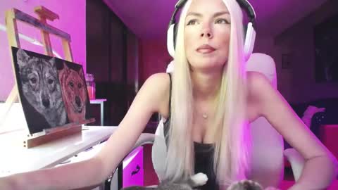 stage Kylie Sinner  brand CLITBAIT online show from October 16, 7:31 am