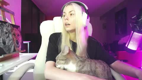 stage Kylie Sinner  brand CLITBAIT online show from November 2, 8:39 am