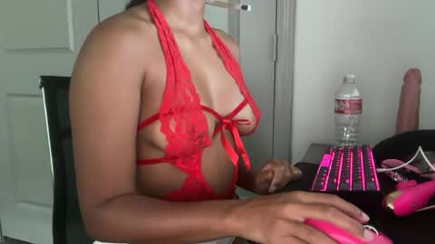 Snapshot of tinylittlebrownie chatting on June 14, 10:45 pm tinylittlebrownie online show from June 14, 10:45 pm