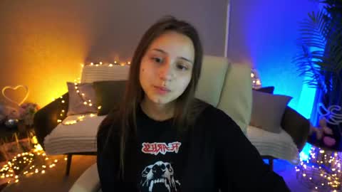 tinynataliee online show from May 18, 4:18 am