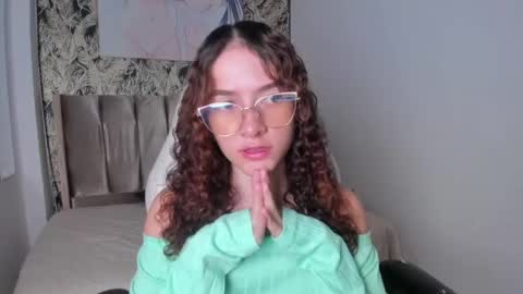tinysophi online show from June 4, 2:23 pm