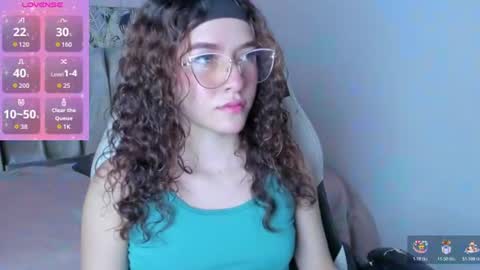 tinysophi online show from June 18, 2:54 pm