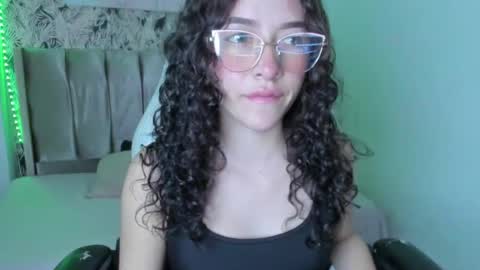 tinysophi online show from June 26, 2:43 pm