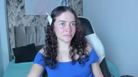 tinysophi online show from July 8, 3:38 pm