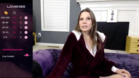 Snapshot of tinyvixxen chatting on January 24, 3:00 am V - Read the bio please thanks. online show from January 24, 3:00 am