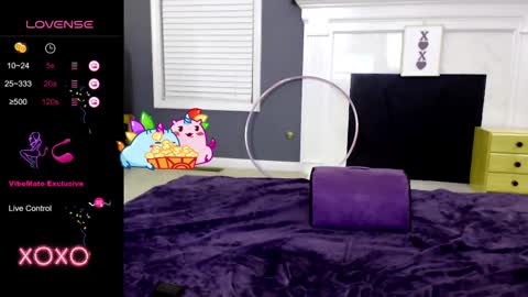 Snapshot of tinyvixxen chatting on February 11, 11:22 pm V - Read the bio please thanks. online show from February 11, 11:22 pm