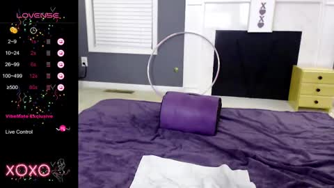 Snapshot of tinyvixxen chatting on February 28, 12:54 am V - Read the bio please thanks. online show from February 28, 12:54 am