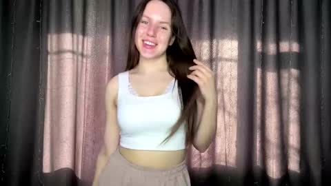 Snapshot of tisacutrera chatting on March 5, 6:20 am Adeline Di or just cute girl 3 online show from March 5, 6:20 am