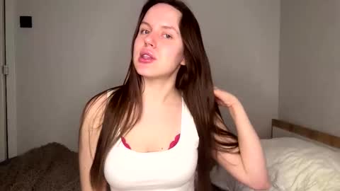 Snapshot of tisacutrera chatting on March 20, 8:41 am Adeline Di or just cute girl 3 online show from March 20, 8:41 am