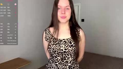 Snapshot of tisacutrera chatting on March 24, 7:13 am Adeline Di or just cute girl 3 online show from March 24, 7:13 am