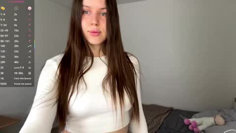 Snapshot of tisacutrera chatting on March 30, 7:09 am Adeline Di or just cute girl 3 online show from March 30, 7:09 am