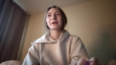 Hi Im Carry 18 years old online show from December 1, 6:07 am