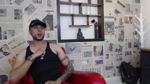 Snapshot of titan_live chatting on February 19, 9:33 pm titan_live online show from February 19, 9:33 pm