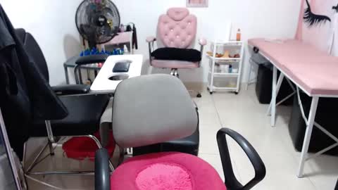 Snapshot of titsbiglovers chatting on October 23, 12:32 am DIVA online show from October 23, 12:32 am