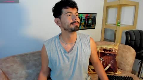 Snapshot of tj_detwailer chatting on December 11, 4:49 am tj_detwailer online show from December 11, 4:49 am