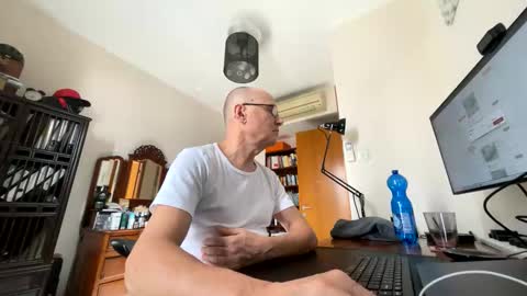 Snapshot of tksnoopy7 chatting on February 1, 6:56 am TKSnoopy online show from February 1, 6:56 am