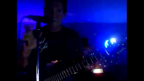 Snapshot of tkthedj chatting on February 11, 4:33 am TK online show from February 11, 4:33 am