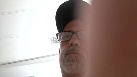 Snapshot of tnkrbel4851 chatting on April 5, 7:49 am tnkrbel4851 online show from April 5, 7:49 am