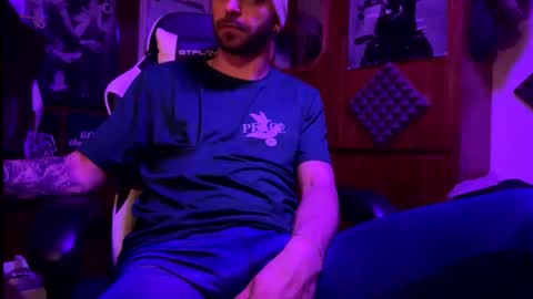 Snapshot of tobi2001x chatting on February 3, 6:00 am Tobias online show from February 3, 6:00 am