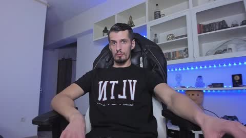 Snapshot of toddclaytonn chatting on December 3, 8:06 pm Todd online show from December 3, 8:06 pm