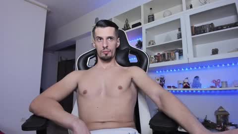 Snapshot of toddclaytonn chatting on February 7, 10:41 pm Todd online show from February 7, 10:41 pm