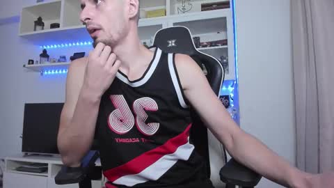 Snapshot of toddclaytonn chatting on September 25, 6:39 am Todd online show from September 25, 6:39 am