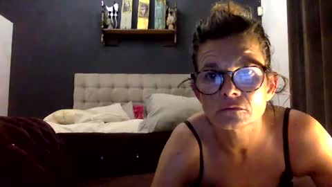 todean77 online show from December 23, 1:58 am