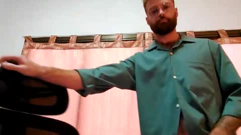 Snapshot of toffbuck chatting on December 14, 2:01 am ToffBuck online show from December 14, 2:01 am