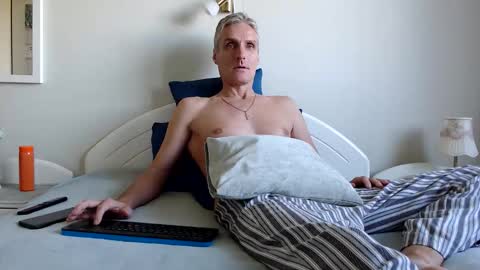 Daniel Bisexual uncut 20cm online show from October 11, 6:45 am