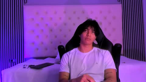 toji lee online show from November 11, 10:54 pm