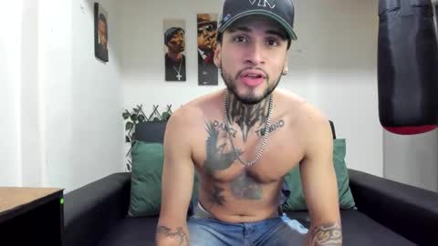 Snapshot of tokio_master chatting on January 17, 11:41 pm Tokyo Master online show from January 17, 11:41 pm