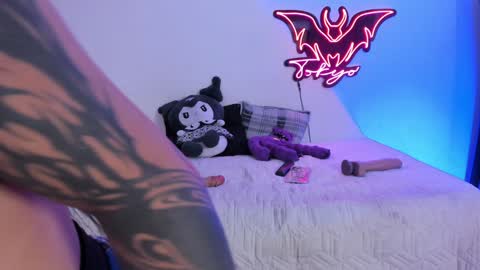   Independent model online show from January 28, 12:15 am