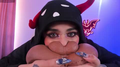   Independent model online show from September 11, 6:08 pm