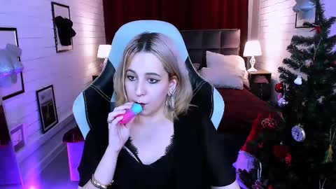 Snapshot of tollimoll chatting on December 4, 4:16 pm Tolli Moll online show from December 4, 4:16 pm