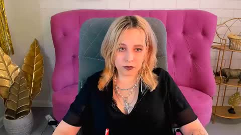 Snapshot of tollimoll chatting on December 5, 3:17 pm Tolli Moll online show from December 5, 3:17 pm