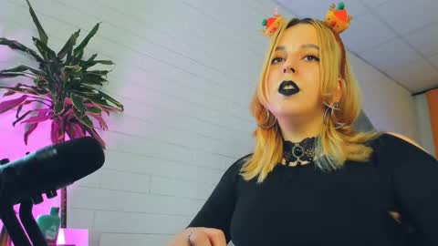 Snapshot of tollimoll chatting on December 9, 3:11 pm Tolli Moll online show from December 9, 3:11 pm