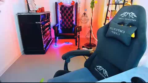 Snapshot of tollimoll chatting on December 27, 9:17 am Tolli Moll online show from December 27, 9:17 am