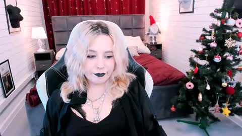 Snapshot of tollimoll chatting on January 2, 9:11 am Tolli Moll online show from January 2, 9:11 am