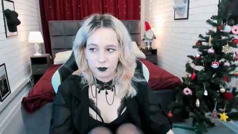 Snapshot of tollimoll chatting on January 3, 11:14 am Tolli Moll online show from January 3, 11:14 am