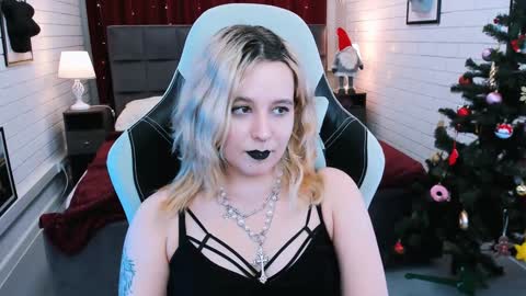 Snapshot of tollimoll chatting on January 7, 11:26 am Tolli Moll online show from January 7, 11:26 am