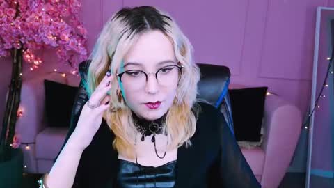 Snapshot of tollimoll chatting on January 14, 5:51 am Tolli Moll online show from January 14, 5:51 am