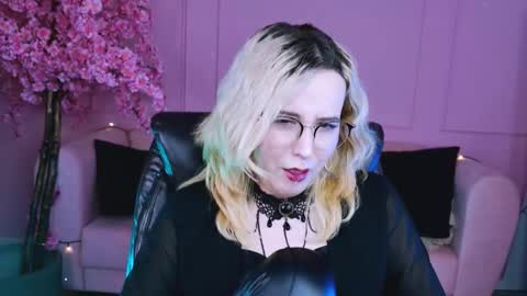 Snapshot of tollimoll chatting on January 14, 8:52 am Tolli Moll online show from January 14, 8:52 am