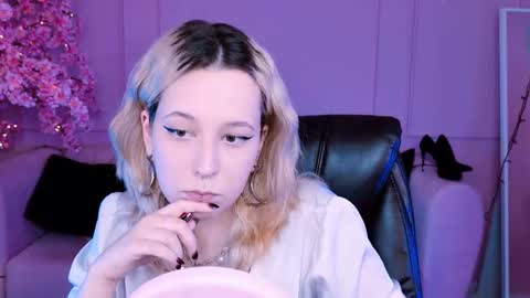 Snapshot of tollimoll chatting on January 18, 5:20 am Tolli Moll online show from January 18, 5:20 am