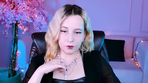 Snapshot of tollimoll chatting on January 22, 8:40 am Tolli Moll online show from January 22, 8:40 am